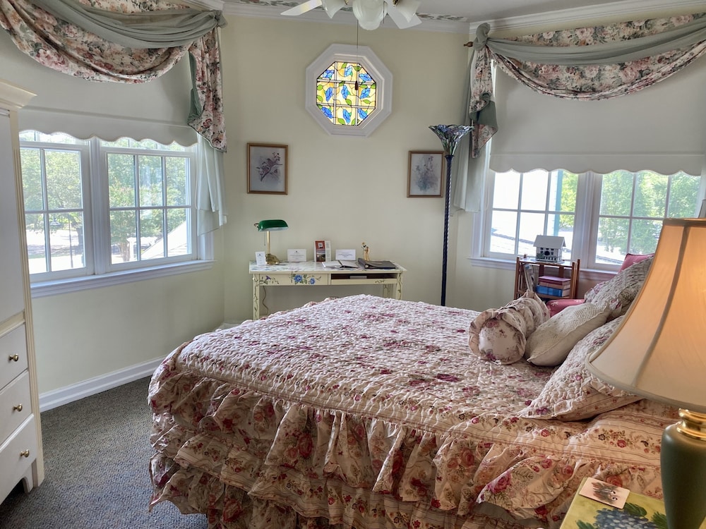 The Cypress Inn Bed & Breakfast - photo 46