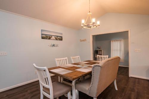 La Isla Bonita by Oak Island Accommodations - photo 21