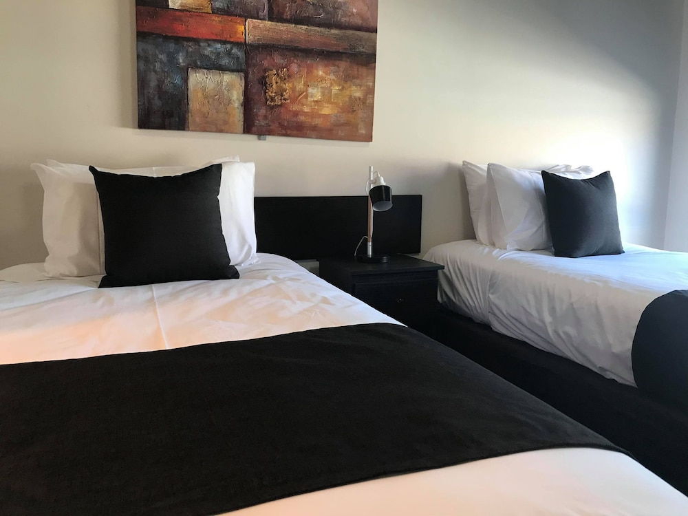 Guiding Star Motel Hotel — Brooklyn