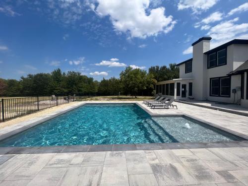 Luxury Ranch Retreat With Swimming Pool — 4-Star Luxury Hotel in Anna, United States