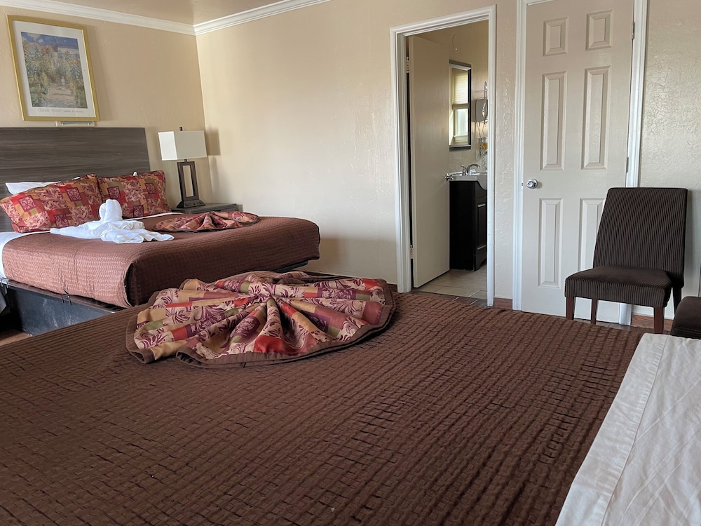 Holland Inn & Suites - photo 28