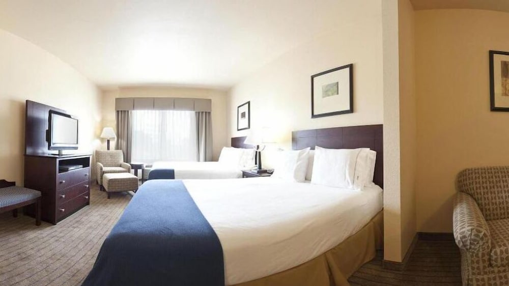 Holiday Inn Express & Suites Marshall by IHG - photo 7