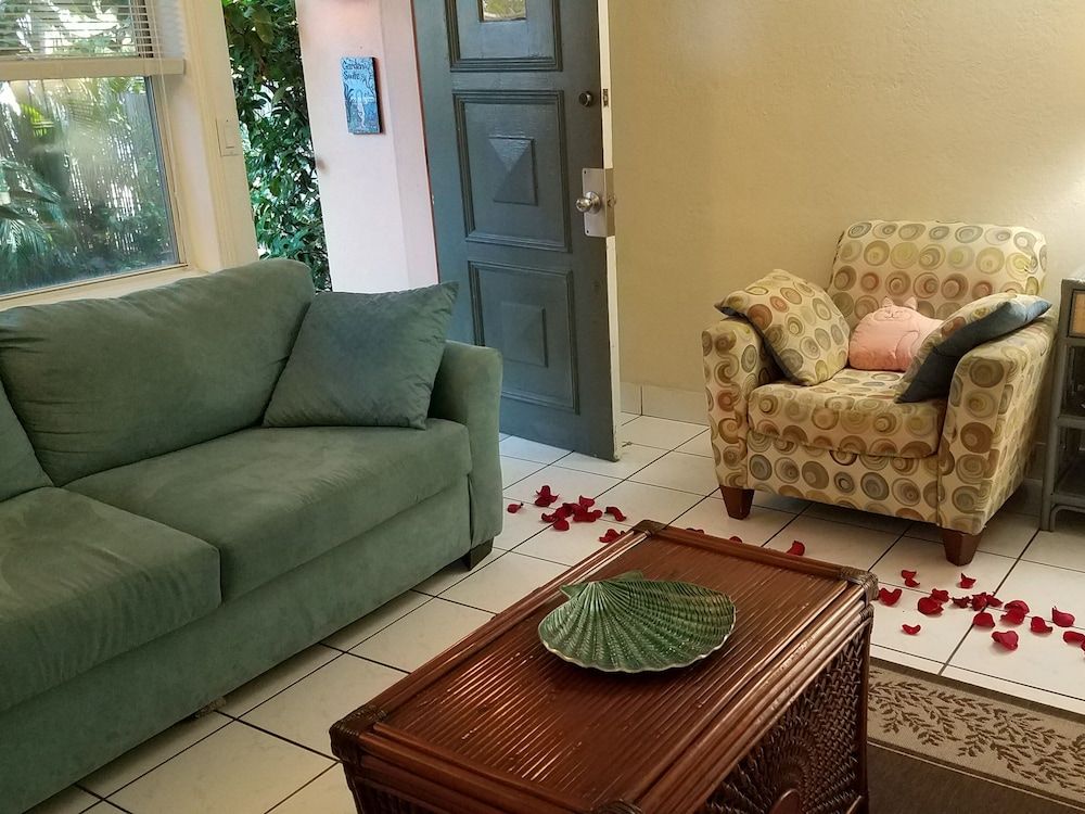 Suite Dreams Inn by the Beach - photo 8