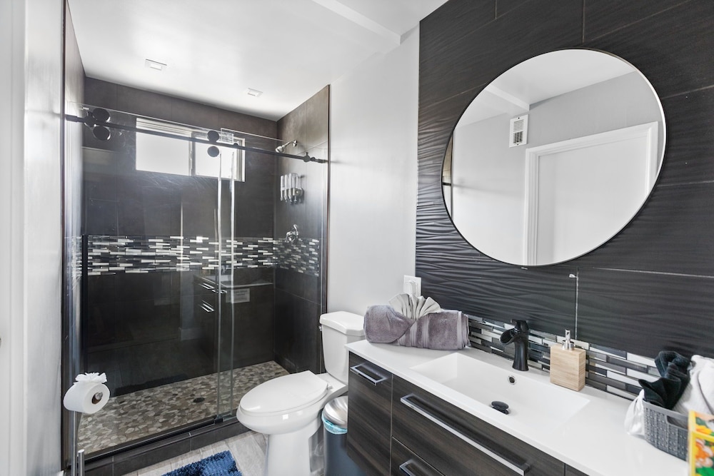 Excellent Location 4 Rooms Home 8 Min To Strip And 5 Minutes Lv Convention
