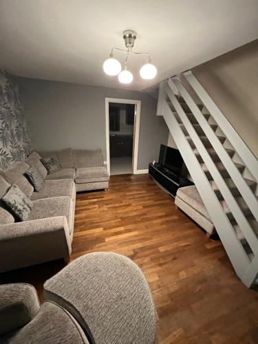 2 Bed Semi Detached House — 4-Star Luxury Hotel in Warrington, United Kingdom