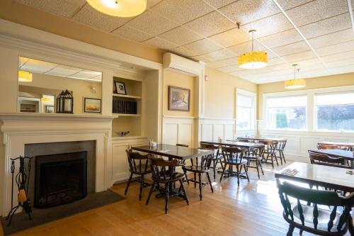 Rhea's Inn & Restaurant - photo 16