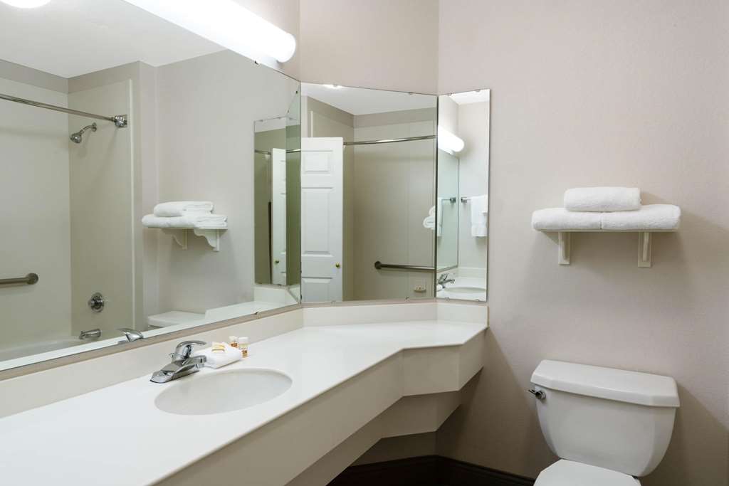 La Quinta Inn & Suites by Wyndham Pueblo - photo 28