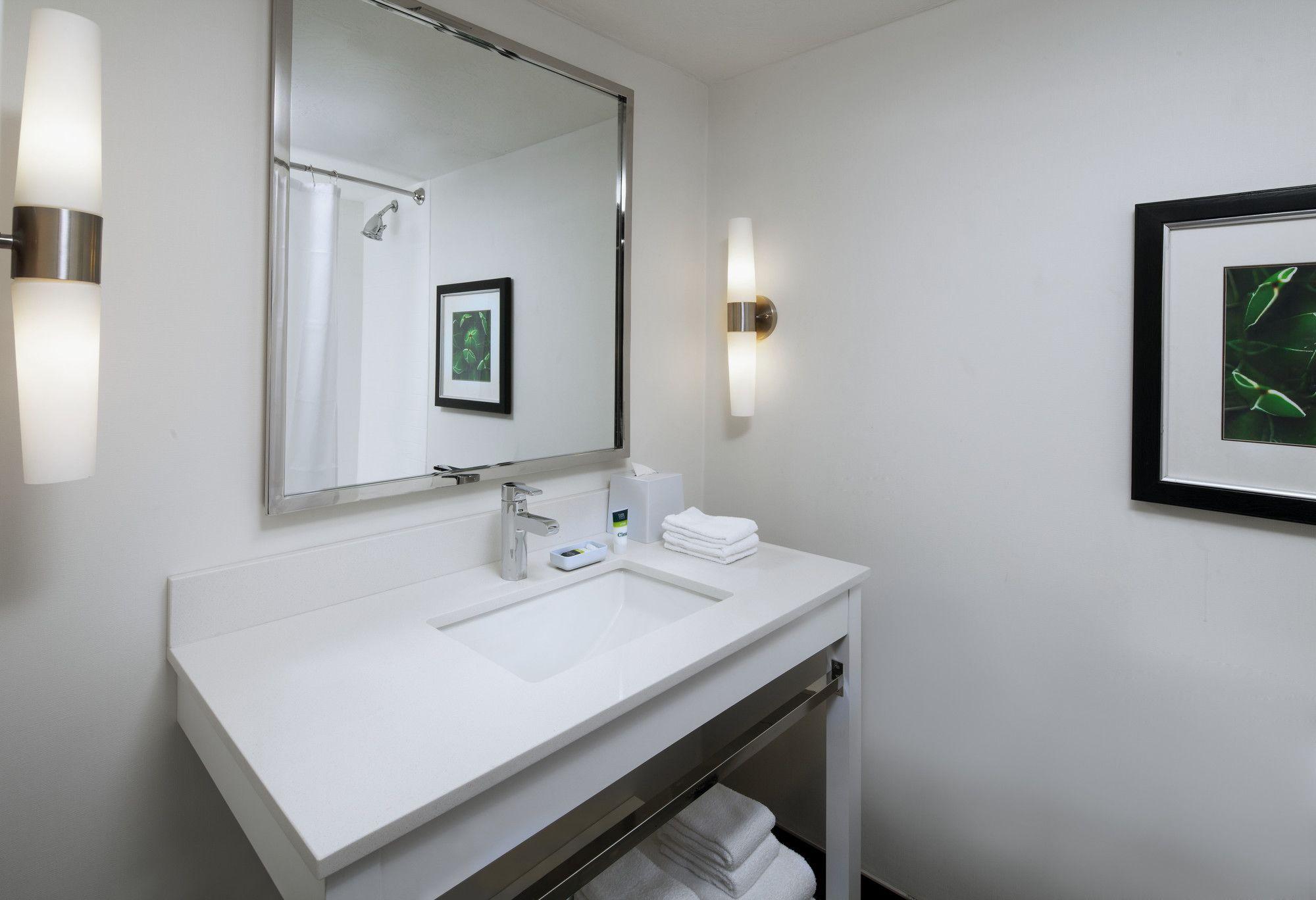 Four Points by Sheraton Phoenix South Mountain - photo 5