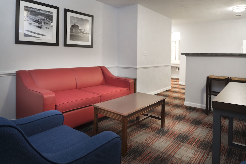 Luxbury Inn & Suites - photo 7