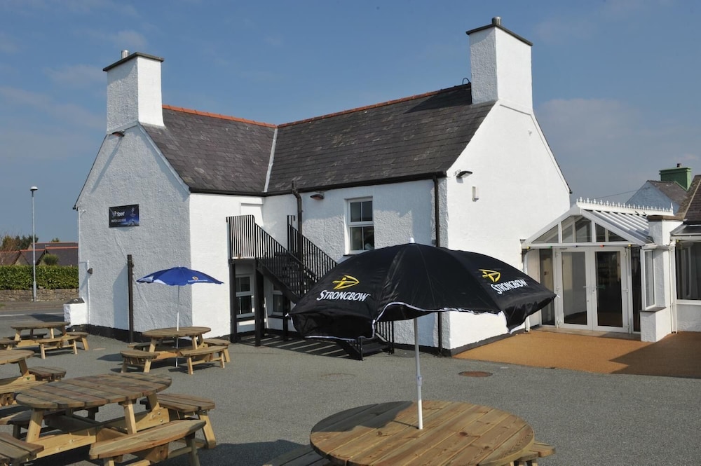 California Hotel - carbon neutral hotel in Benllech