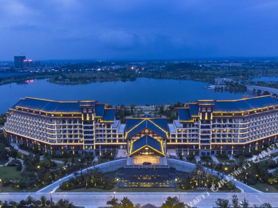 Sky Island Lake Resorts & Hotels — hotel in Hanchuan