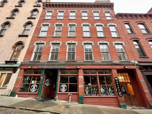 Downtown Albany 1 Bed Workstation @ Maiden Lane