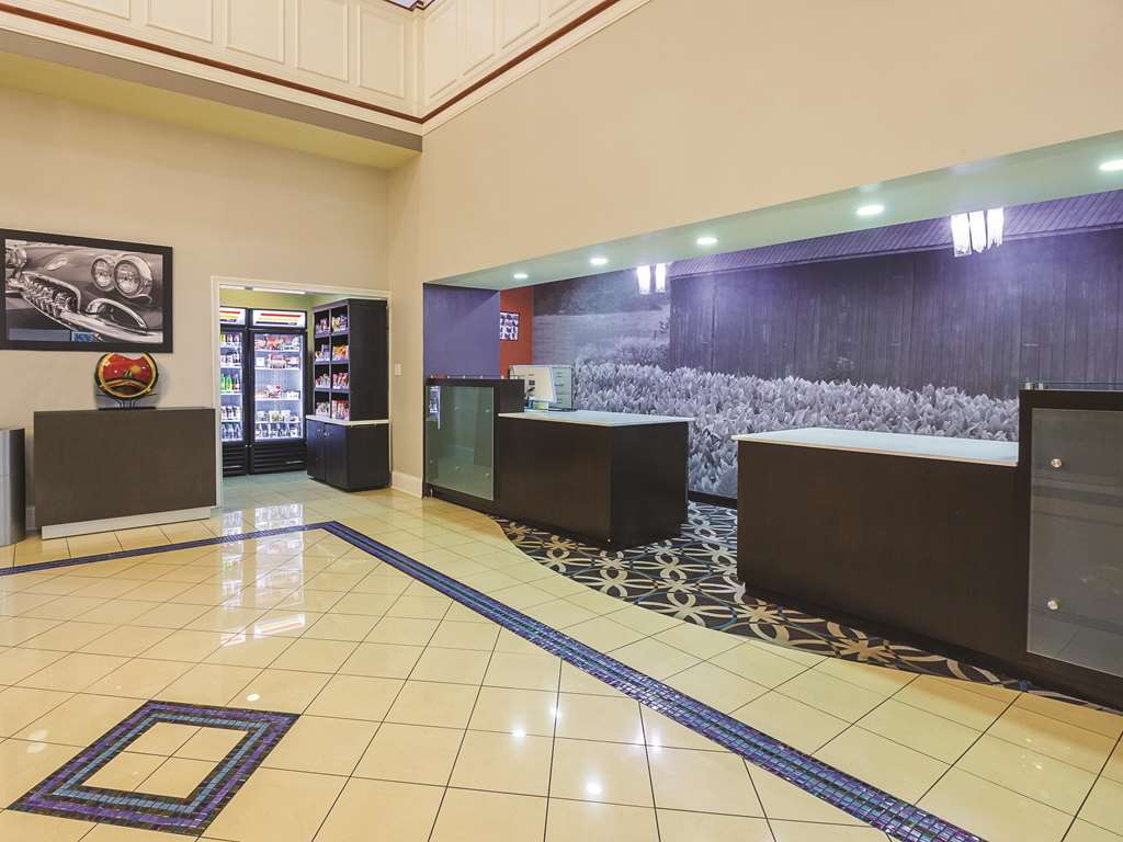 La Quinta Inn & Suites by Wyndham Bowling Green - photo 7