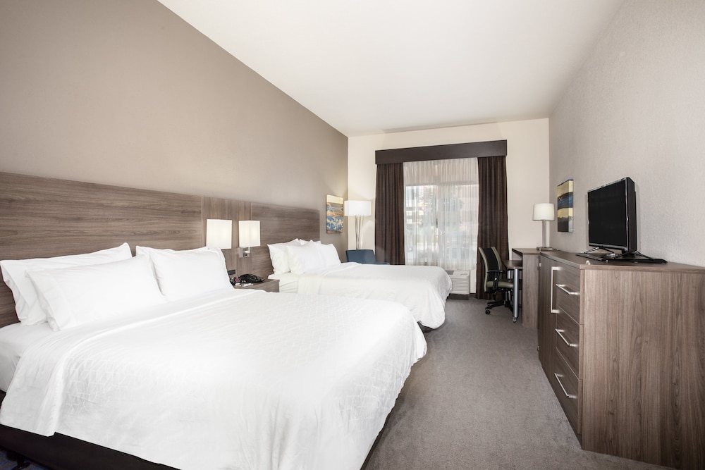 Holiday Inn Express & Suites Manhattan by IHG - photo 12