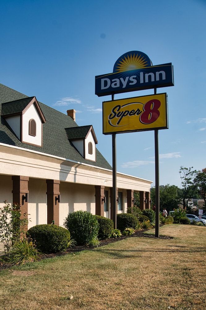 Super 8 by Wyndham Alexandria Washington D.C. Area - photo 13