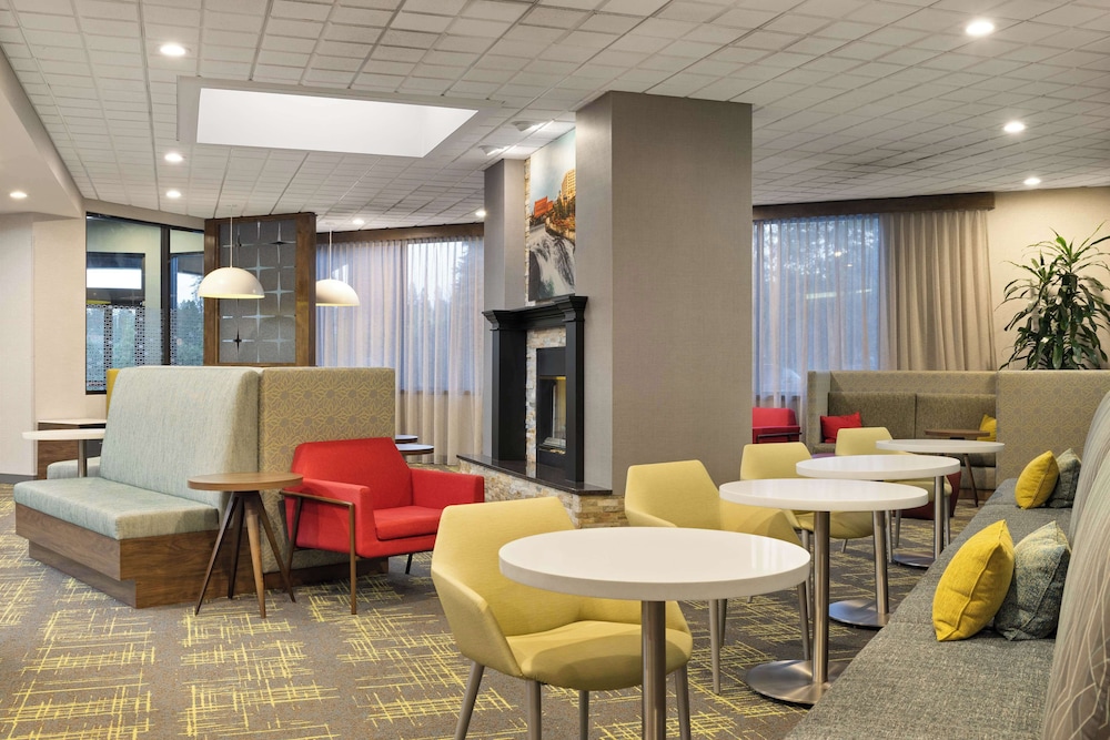 Hampton Inn Spokane - photo 2