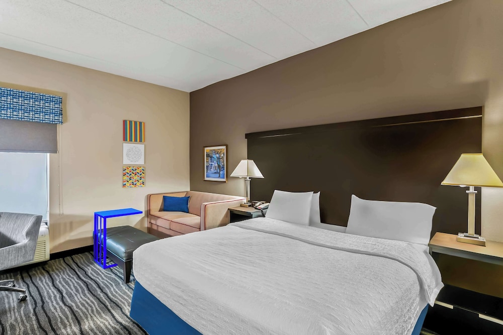 Hampton Inn Bowie - photo 18