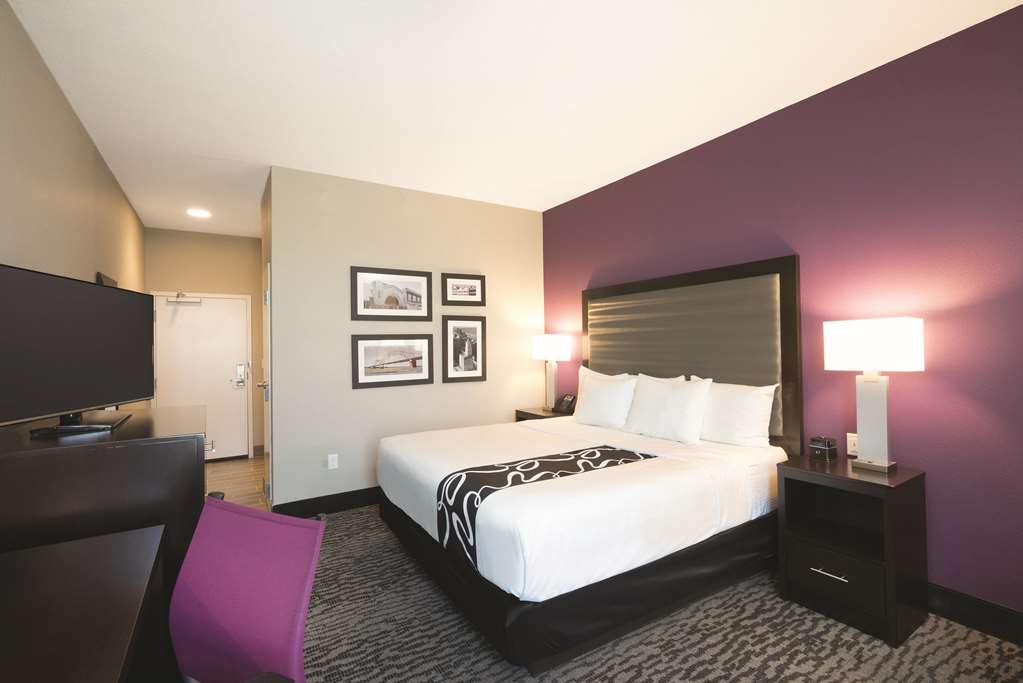 La Quinta Inn & Suites by Wyndham Memphis Downtown - photo 17