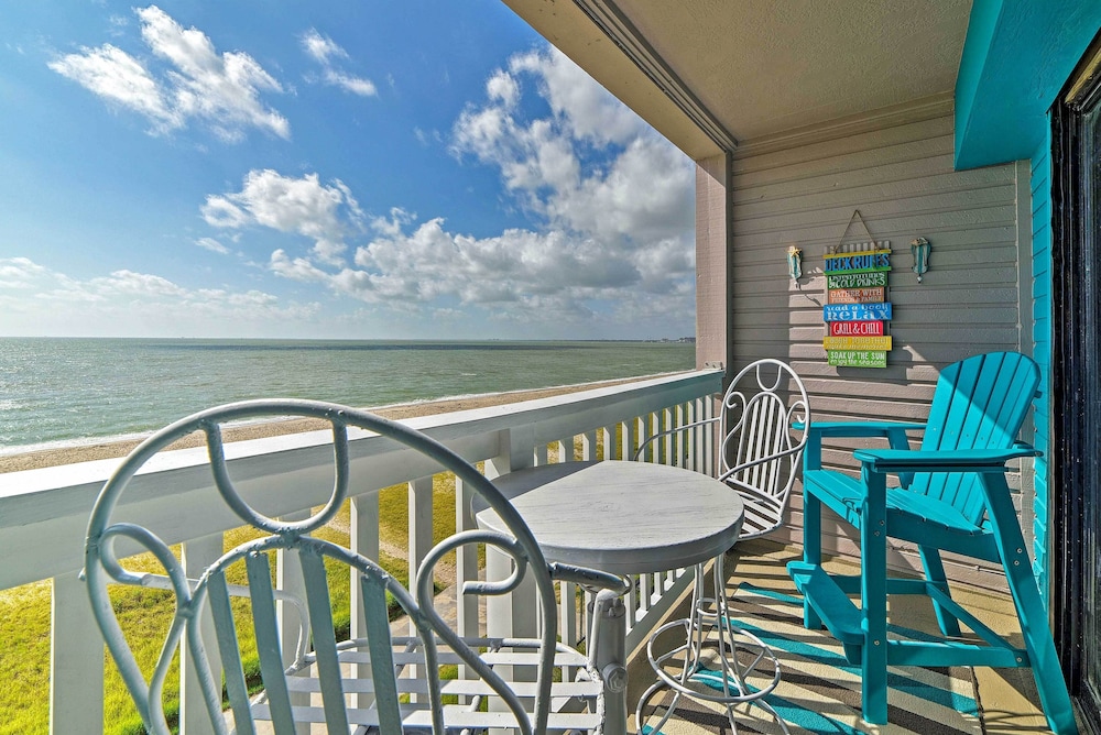 Oceanfront Corpus Christi Condo: Resort Perks in Corpus Christi, United States