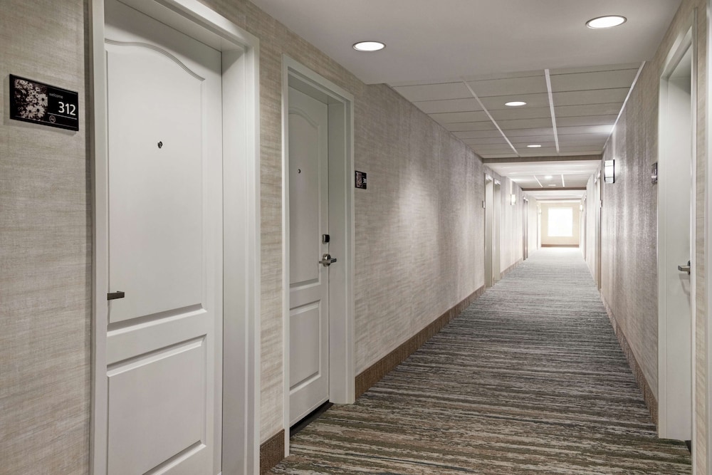 Hampton Inn New Albany - photo 4