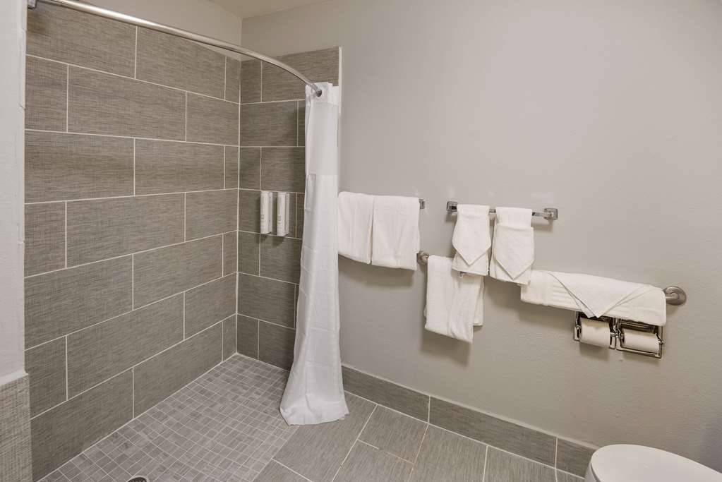 Clarion Pointe Indianapolis Northeast - photo 15