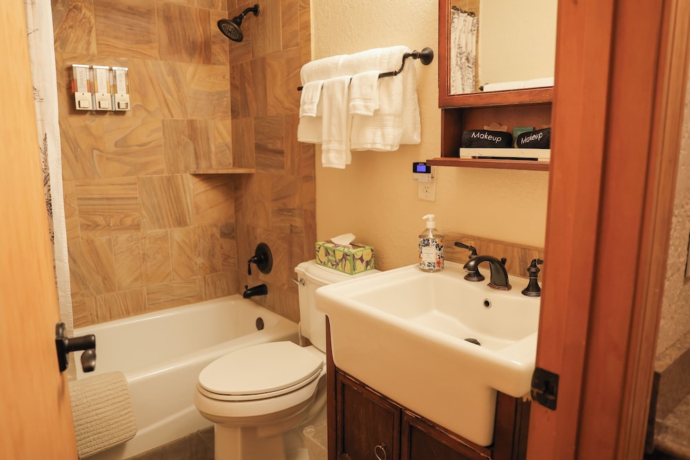 Yellowstone Gateway Inn - photo 111