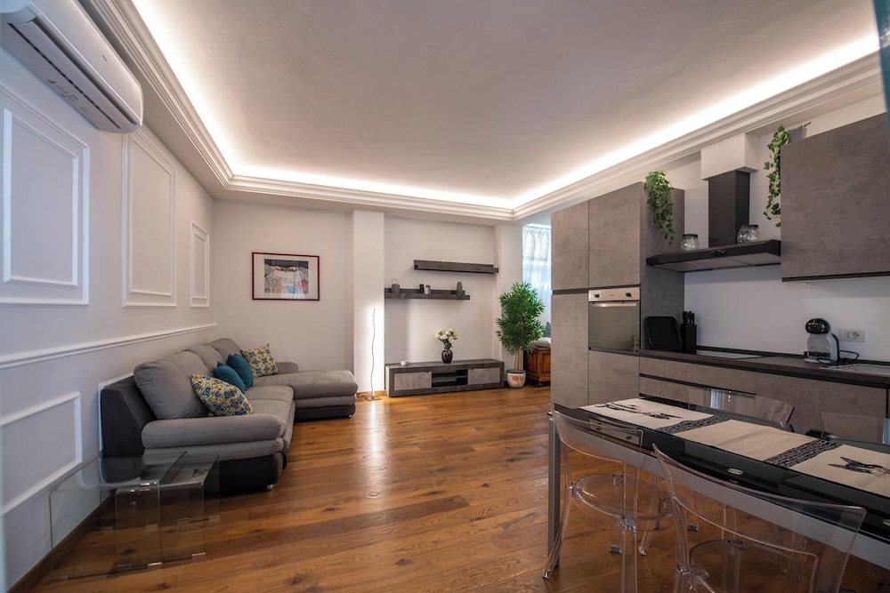 Cherubini Apartment by Mamo Florence — 4-Star Luxury Hotel in Florence, Italy
