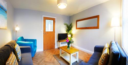 Beautifully furnished 4 bed townhouse on South Cliff