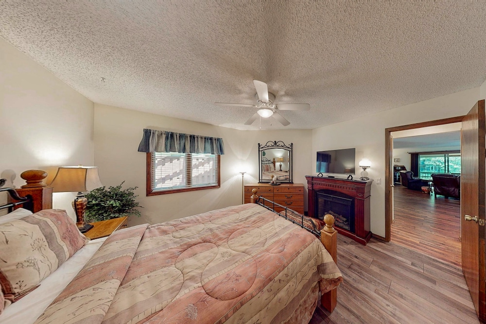 Lakeside Bliss — hotel in Hot Springs Village