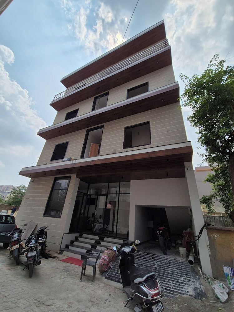 OnlyStay Surbhi Dham - last minute hotel in Vrindavan