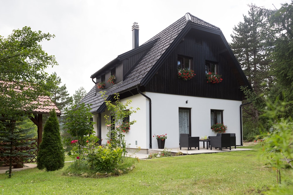 Plitvice Retreat Apartments — 4-Star Luxury Hotel in Korenica, Croatia