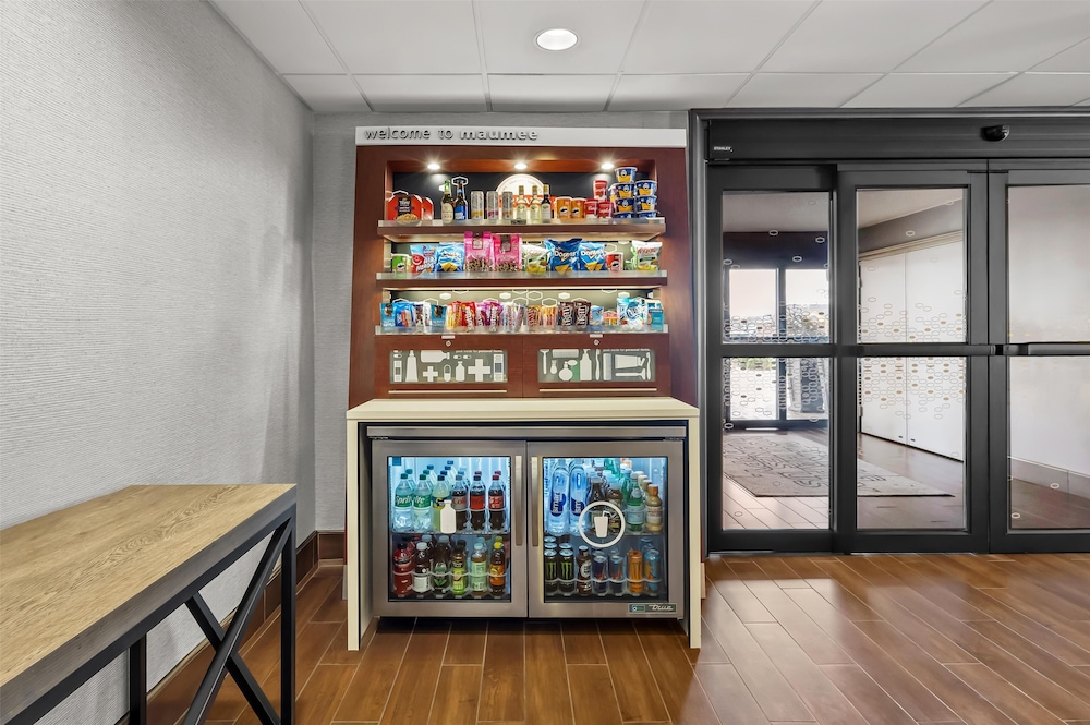Hampton Inn Toledo South Maumee - photo 27