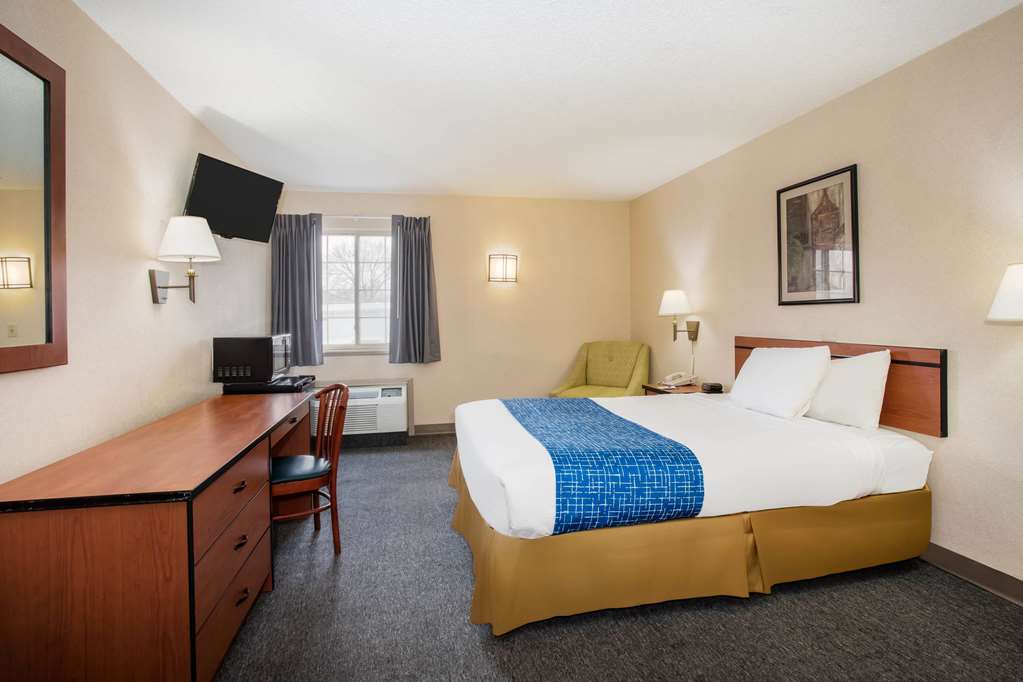 Travelodge by Wyndham Colorado Springs Airport Peterson SFB - photo 9