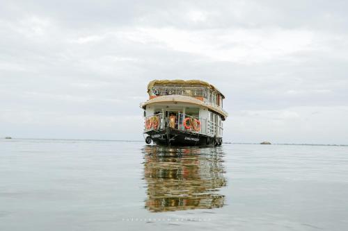 Dreams Spectrum Luxury houseboat — 4-Star Luxury Hotel in Alleppey, India