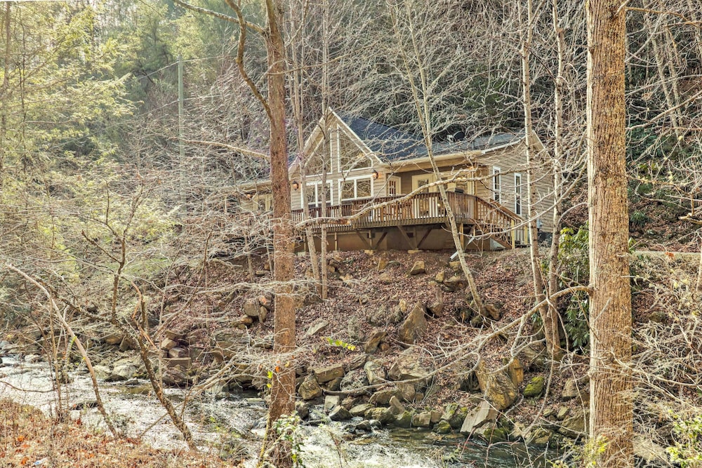 Idyllic Creekside Bryson City Gem w Fire Pit in Bryson City, United States