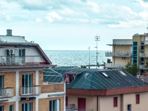 Budapest Apartment Vista Mare Rif A489 — 4-Star Luxury Hotel in San Benedetto Del Tronto, Italy
