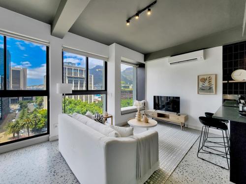 9th floor modern elegant stay in City Pool