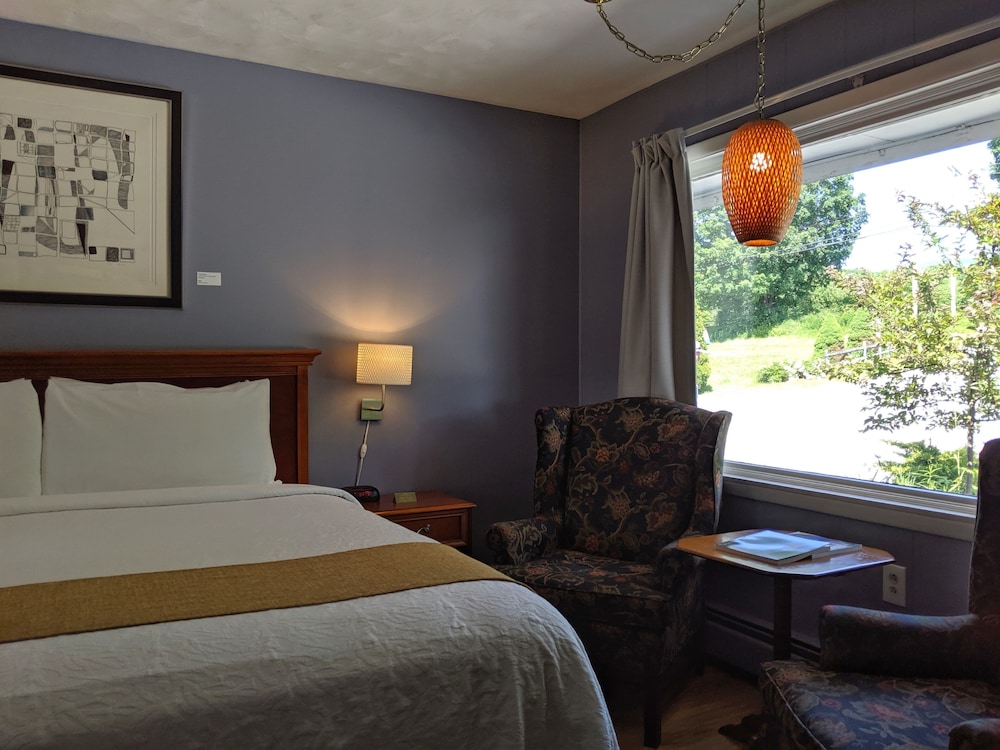 Harwood Hill Motel - photo 16
