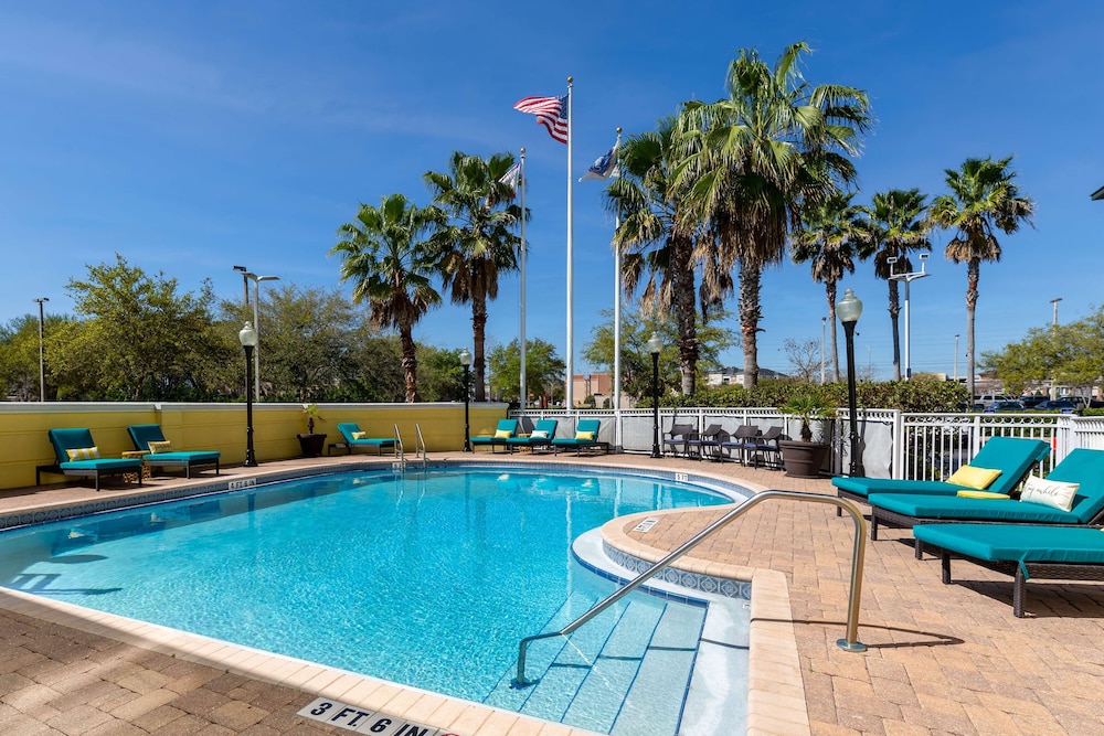 Hampton Inn & Suites Jacksonville Deerwood Park - photo 57