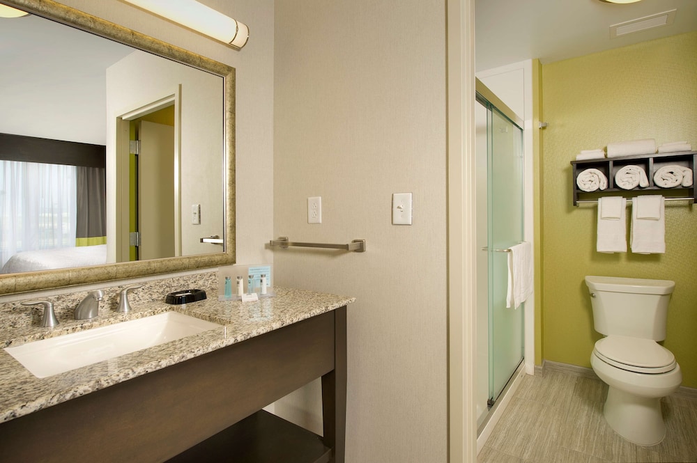 Hampton Inn & Suites Buffalo Airport - photo 11