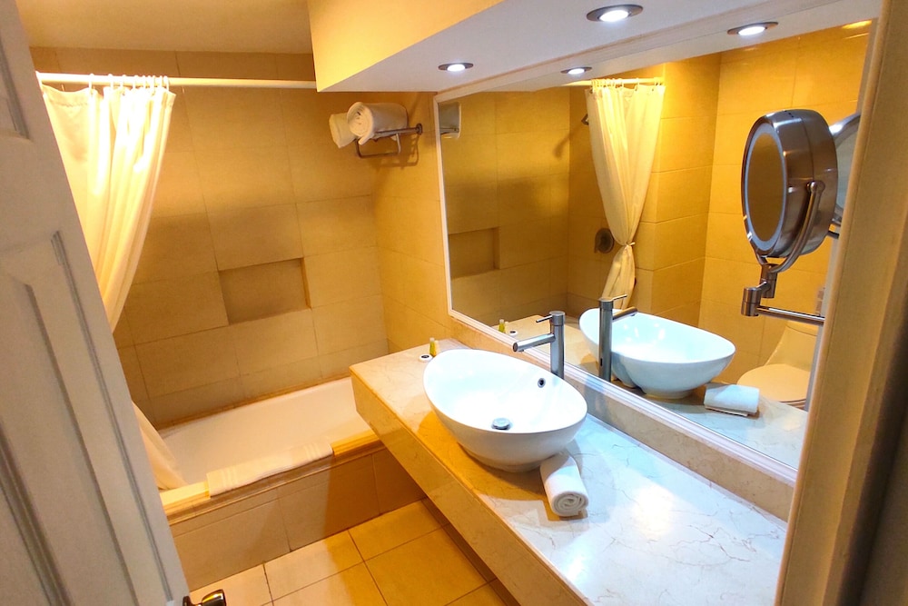 Bathroom sink