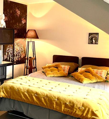 Vitre Centre Ville Chateau Gare in Vitre, France