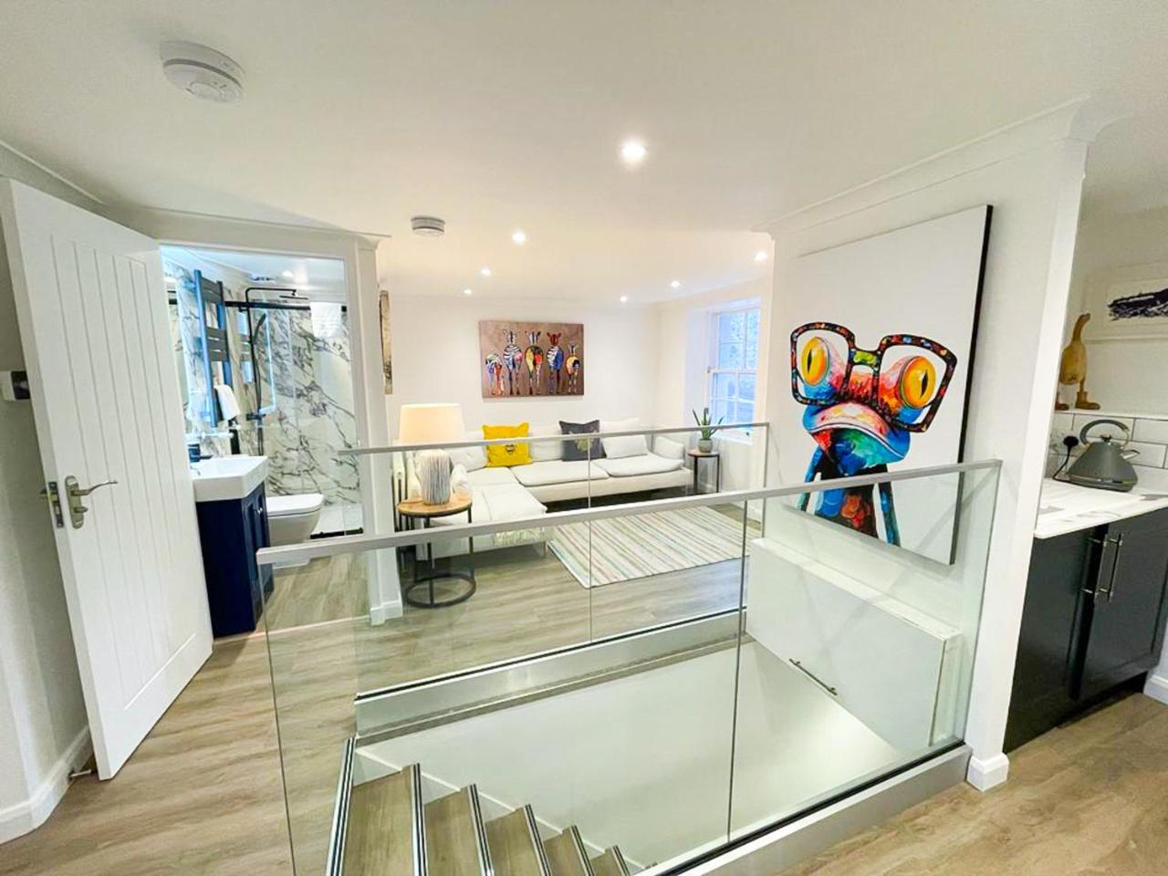 Stunning Loft Apartment South Queensferry High St Bridge Views — 4-Star Luxury Hotel in Queensferry, United Kingdom