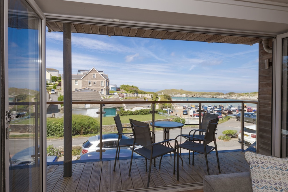 The Beach House & Porth Sands Apartments — 4-Star Luxury Hotel in Newquay, United Kingdom