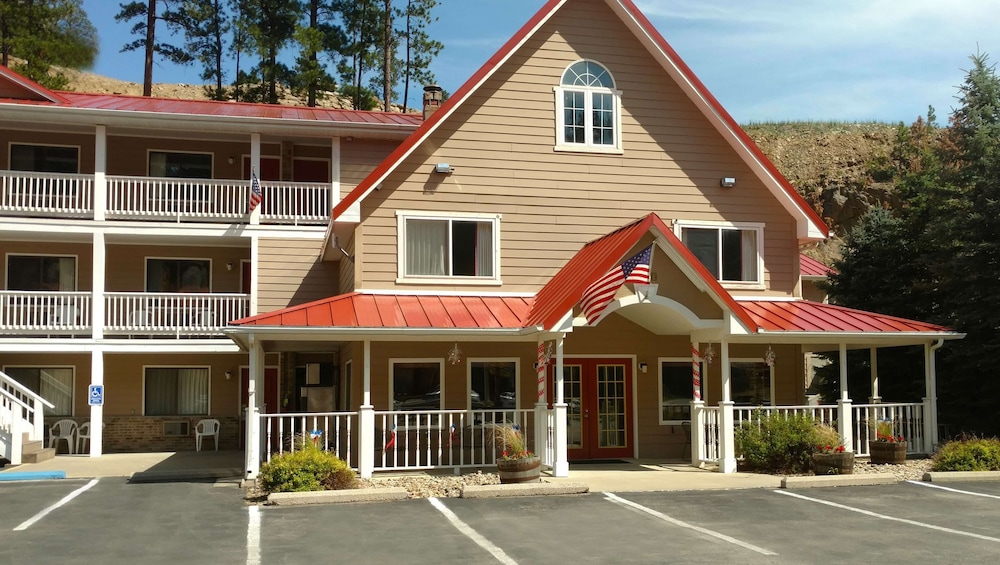 Keystone Boardwalk Inn and Suites - carbon neutral hotel in Keystone