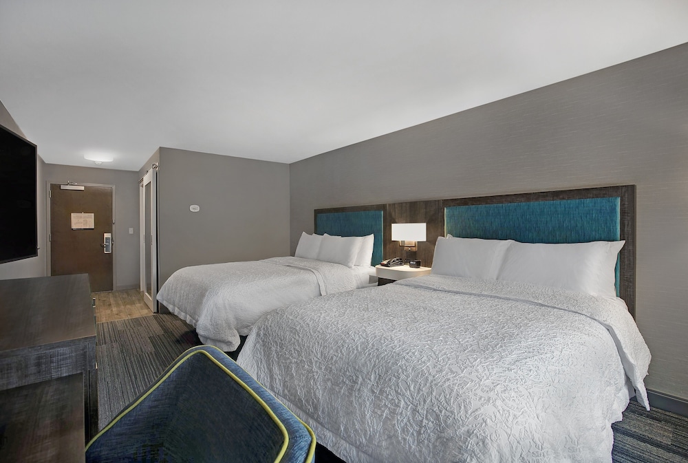 Hampton Inn Westfield - photo 8