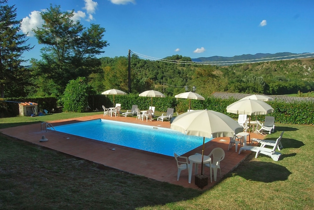 Villa Marisel — 4-Star Luxury Hotel in Vicchio, Italy