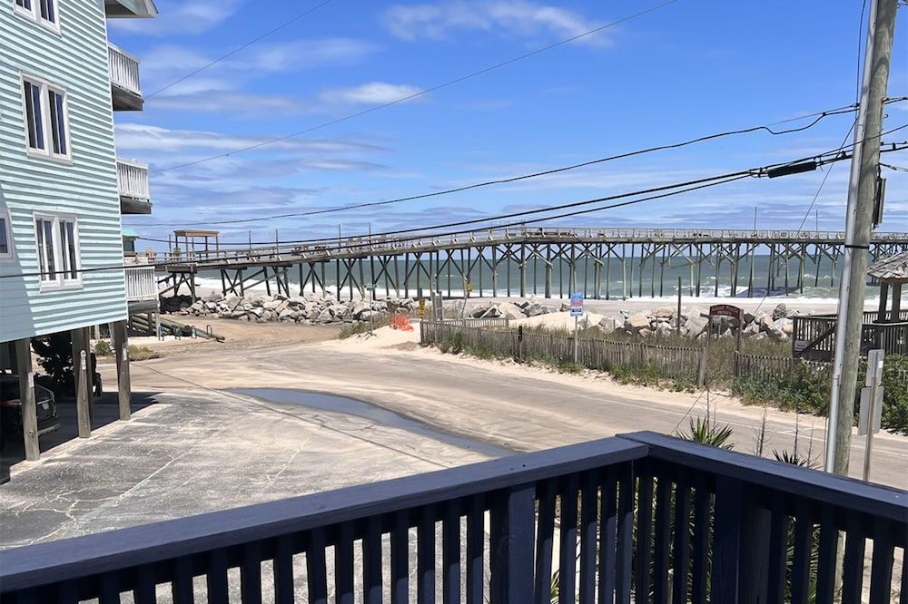 Lands End Retreat by Sea Scape Properties — hotel in Carolina Beach
