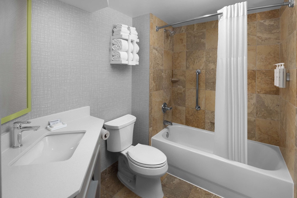 Hampton Inn Cleveland Downtown - photo 18