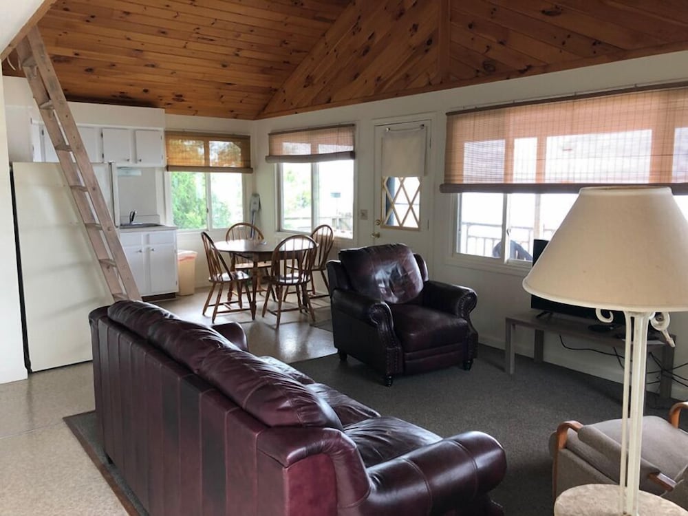 West Winds Motel & Cottages - photo 28